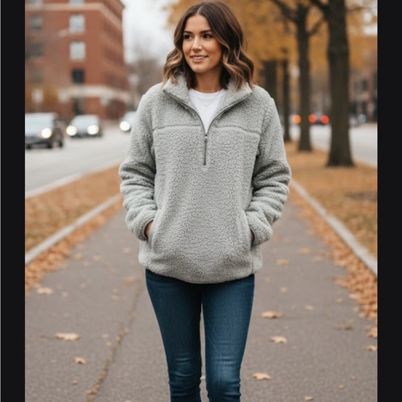 Abercrombie & Fitch Sweaters - Abercrombie & Fitch Light Gray Sherpa Jacket